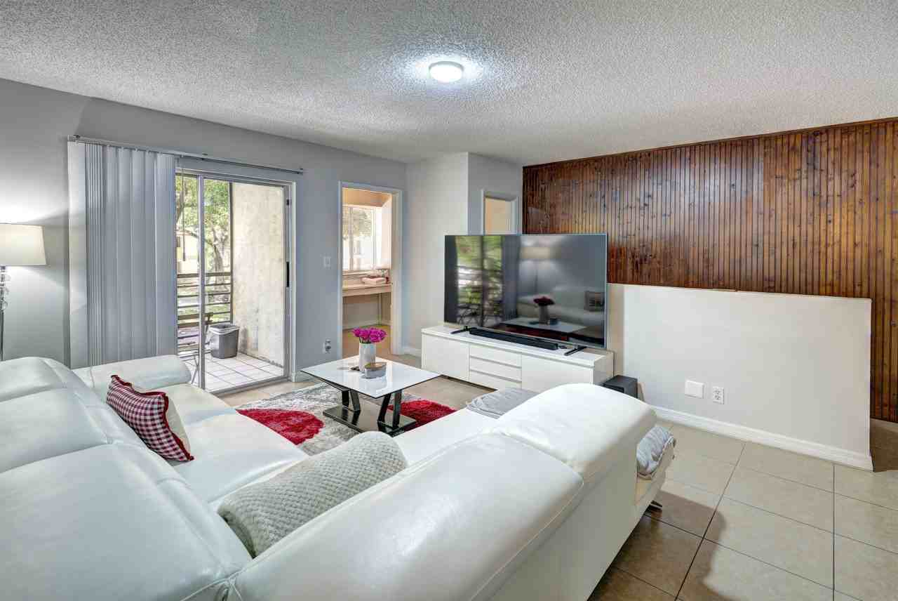 304 Gardens Drive - Photo 4 of 17