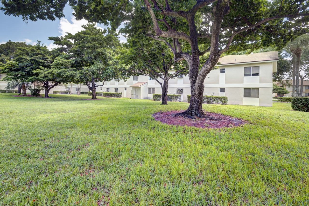 304 Gardens Drive - Photo 2 of 17