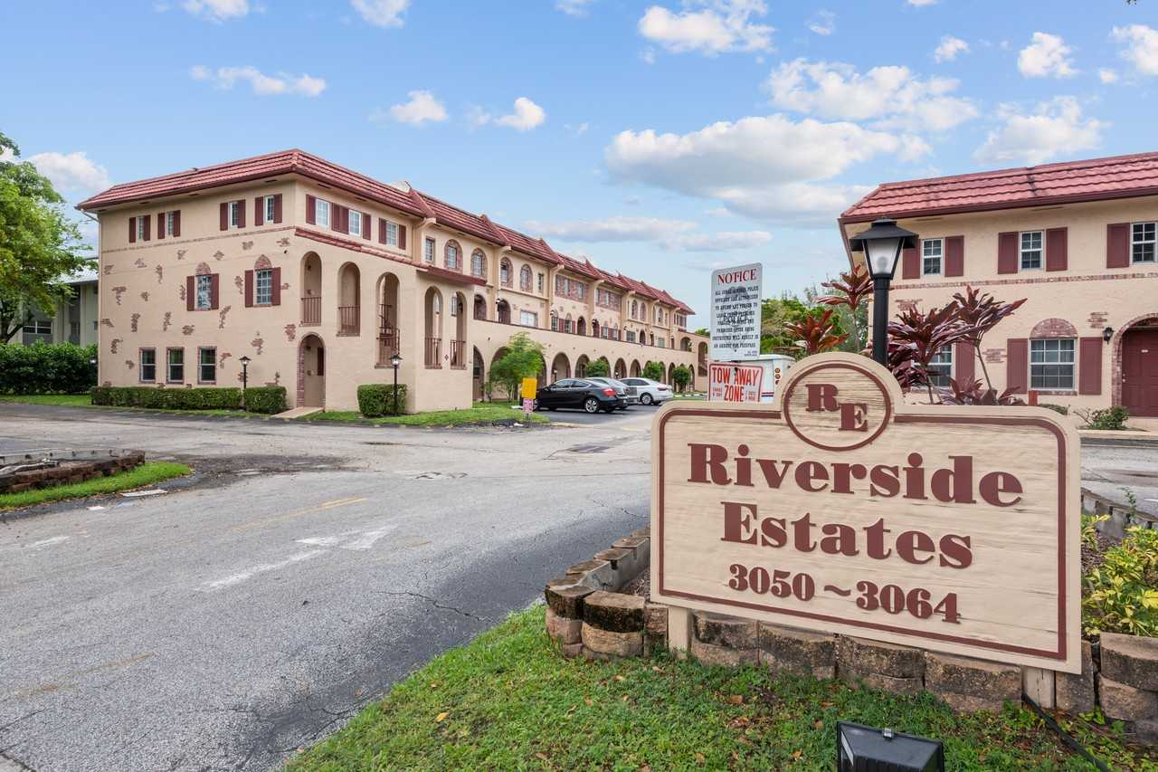 3050 Riverside Drive - Photo 3 of 8