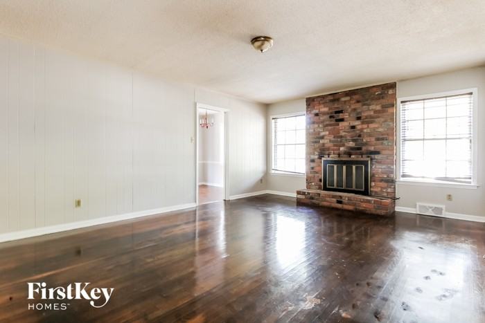 4560 Parkwood Rd - Photo 3 of 16