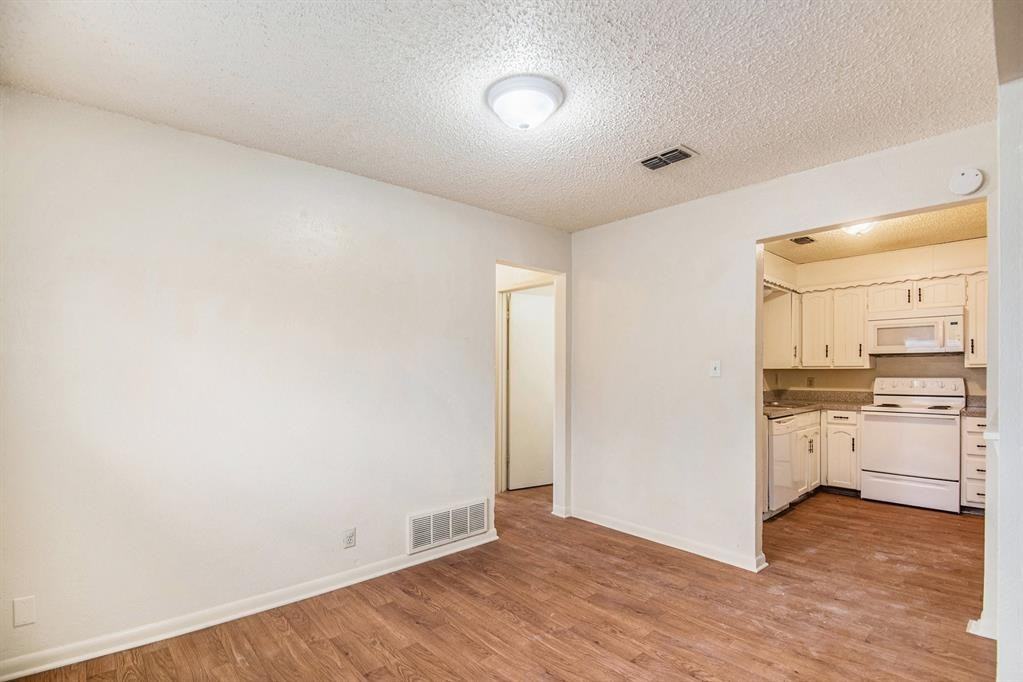 709 Pleasant Manor Avenue - Photo 7 of 23