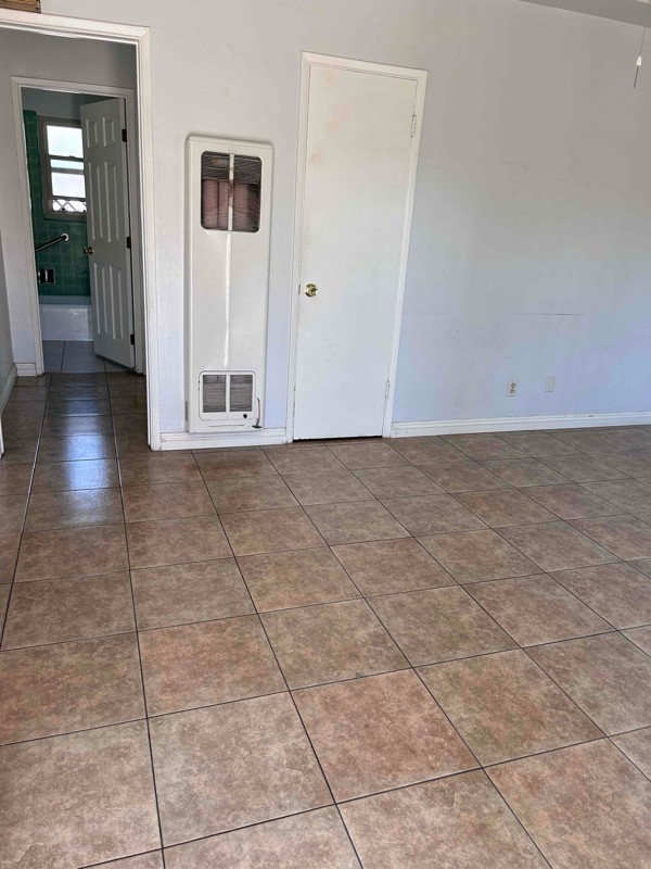 1127 W Mill St - Photo 2 of 5