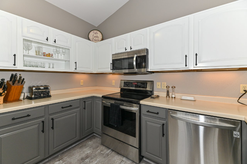 2209 N University Dr #5 - Photo 3 of 33