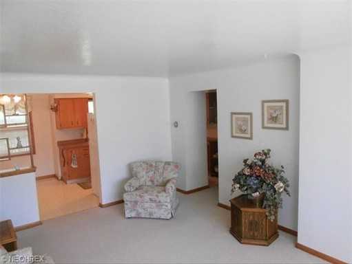 1616 E Ridgewood Dr - Photo 2 of 9