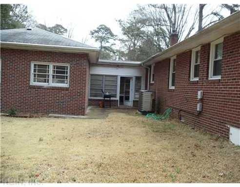 1836 Springmeadow Blvd - Photo 2 of 10