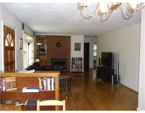 1836 Springmeadow Blvd - Photo 3 of 10