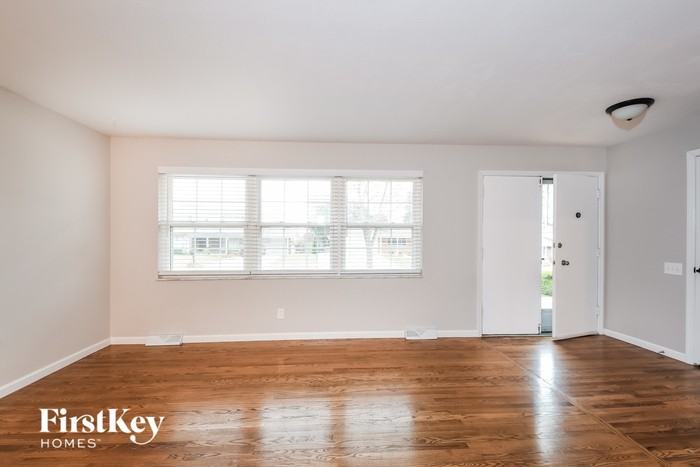 4235 Sunnyview Dr - Photo 3 of 16