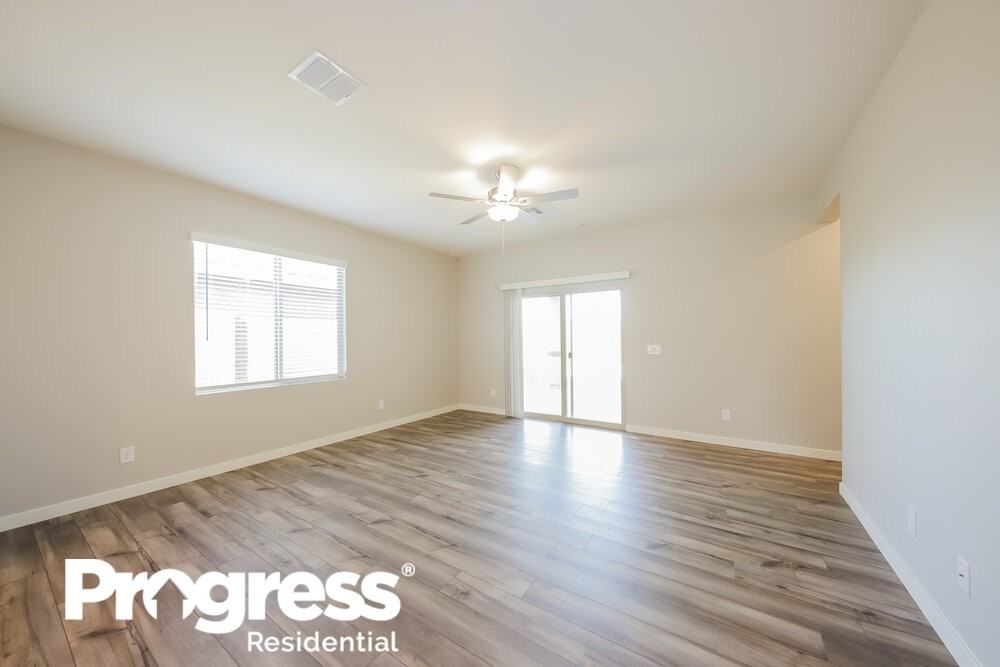 11478 W Cumberland Dr - Photo 3 of 16