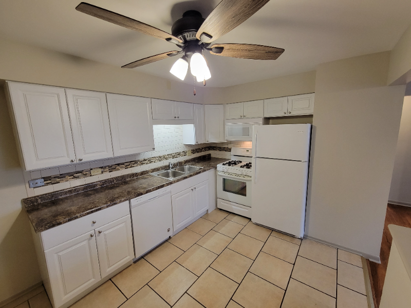 701 Lake St #2C - Photo 3 of 22