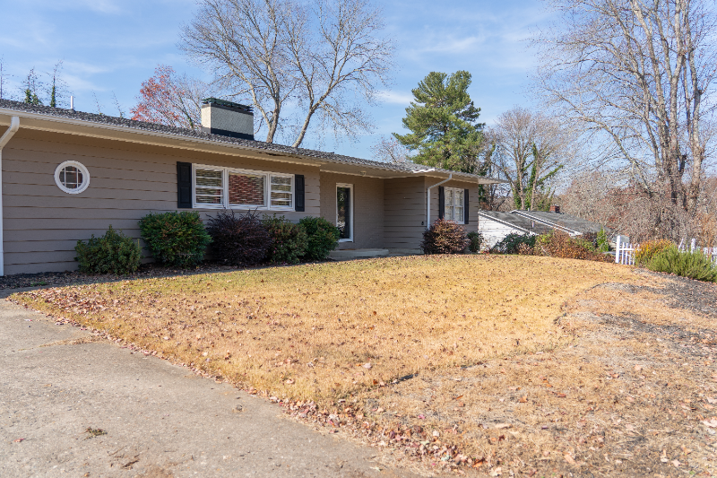 717 Circle Dr Ne - Photo 3 of 39