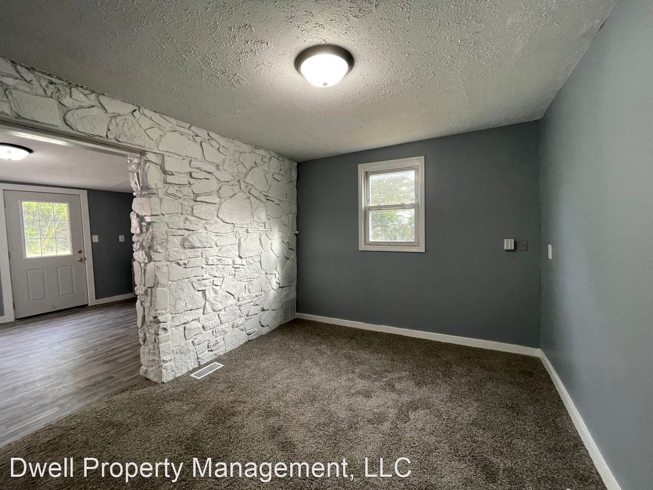 1003 Short 4th St - Photo 3 of 10