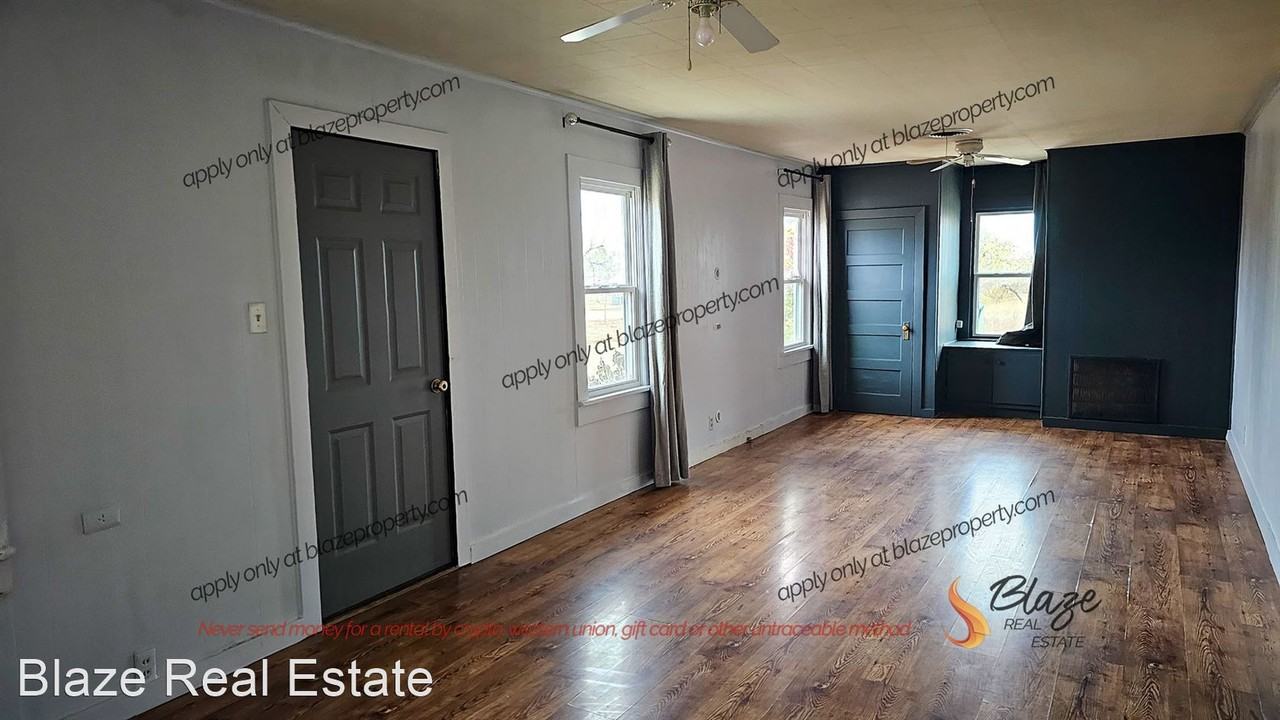 104 E 7th St - Photo 3 of 16