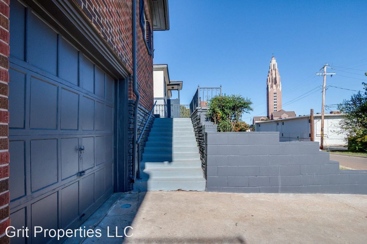 2309 N Gatewood Ave - Photo 2 of 20