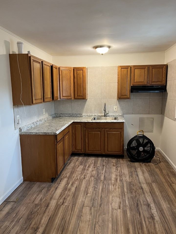 748 Doane Ave - Photo 3 of 14