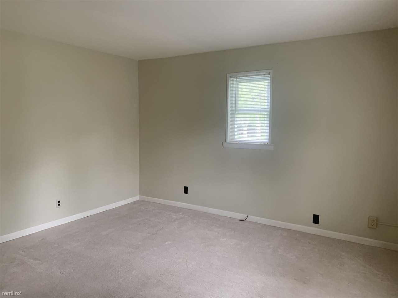 195 S Jackson St - Photo 3 of 9