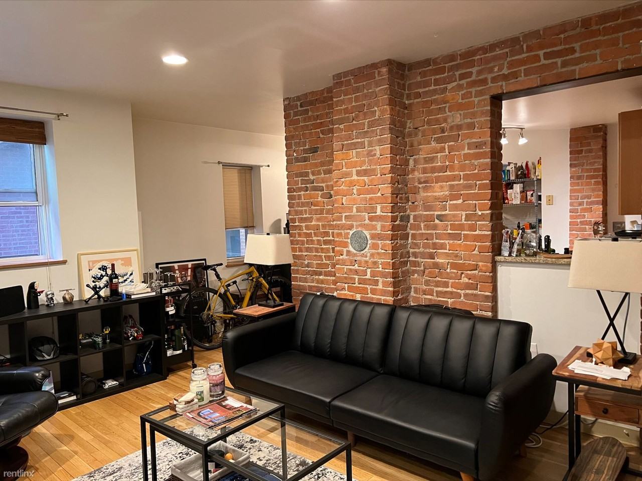 102 Gainsborough St - Photo 2 of 8