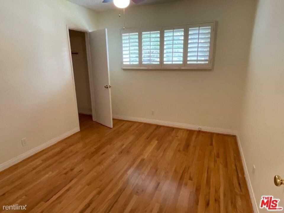 11237 Garfield Ave - Photo 3 of 10