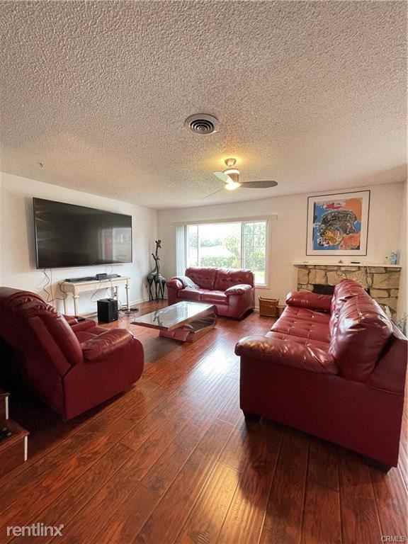 214 Freeden St - Photo 2 of 6
