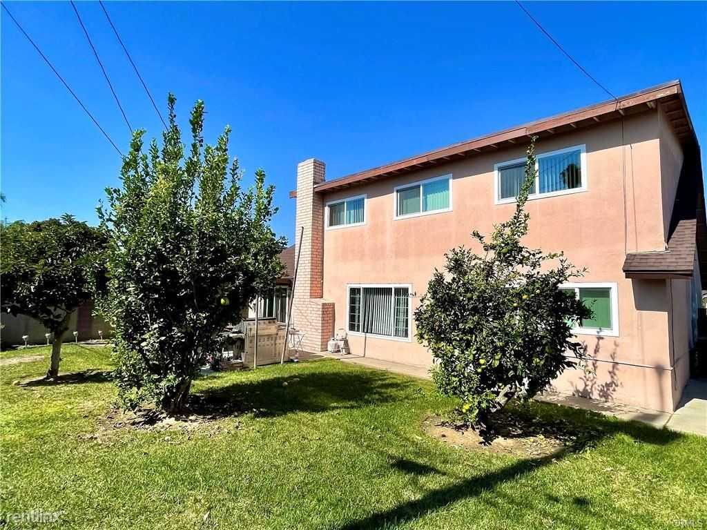 214 Freeden St - Photo 3 of 6