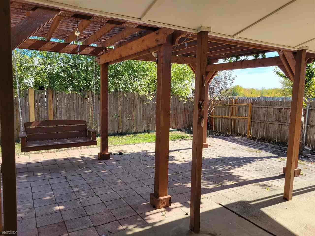 11125 Pleasant Wood Ln - Photo 2 of 18