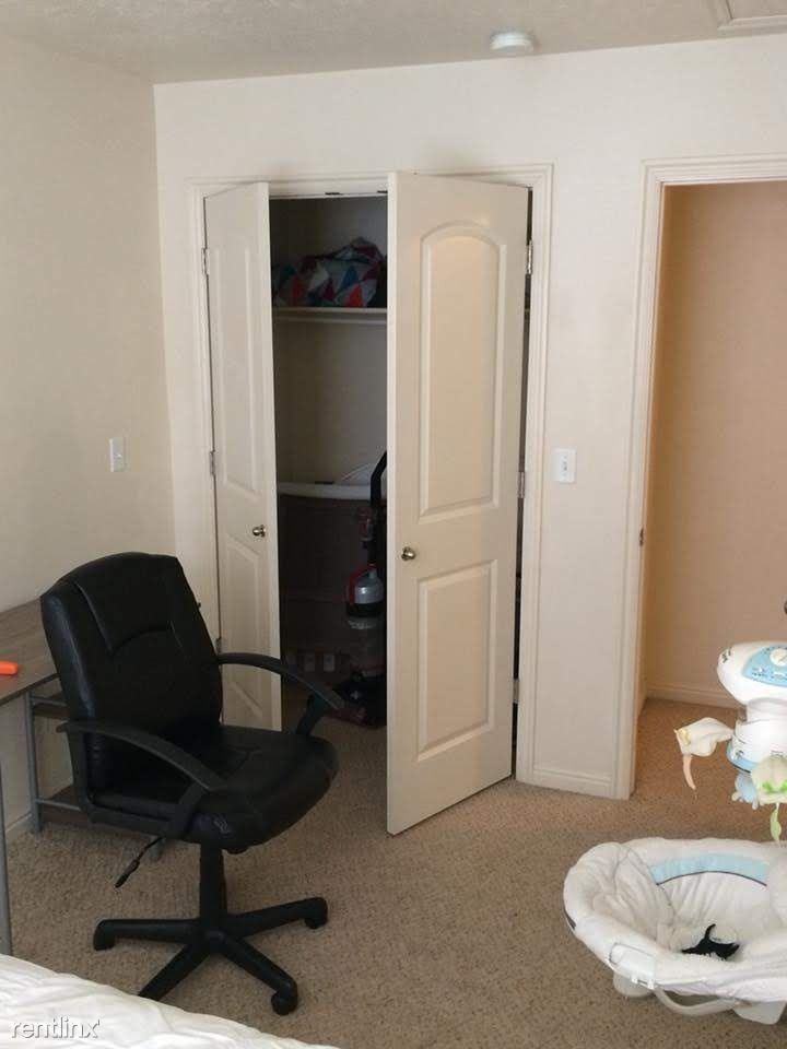 834 N 100 W - Photo 3 of 10