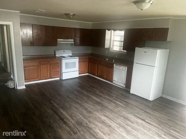 135 Texas Ave - Photo 3 of 9