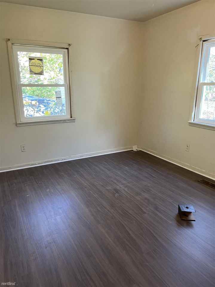 132 Malden Ave - Photo 3 of 5