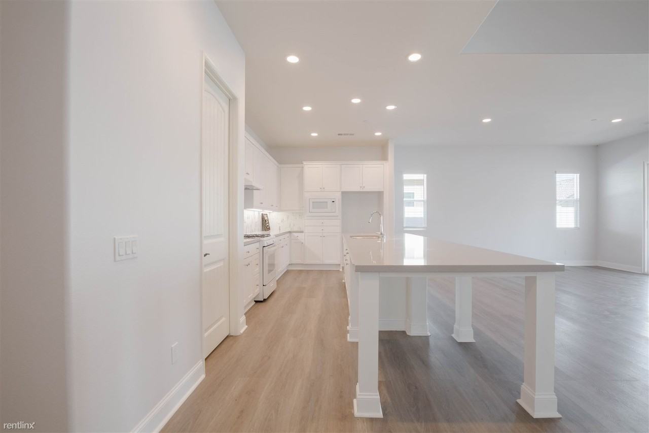 24782 Melrose Dr - Photo 3 of 27