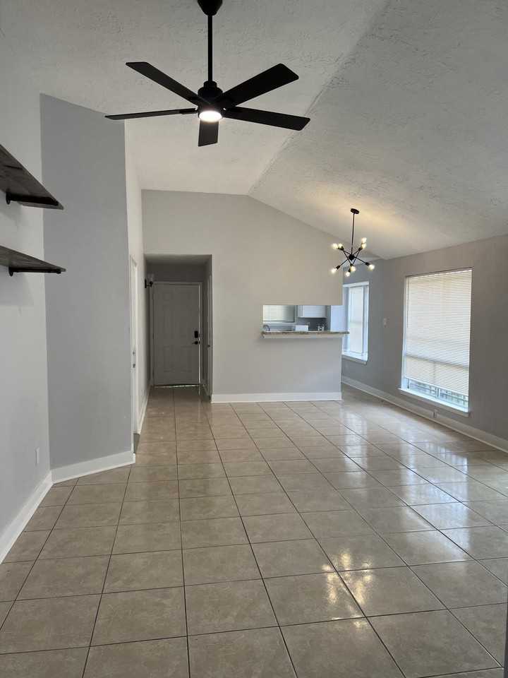 11008 Panicum Ct - Photo 5 of 14