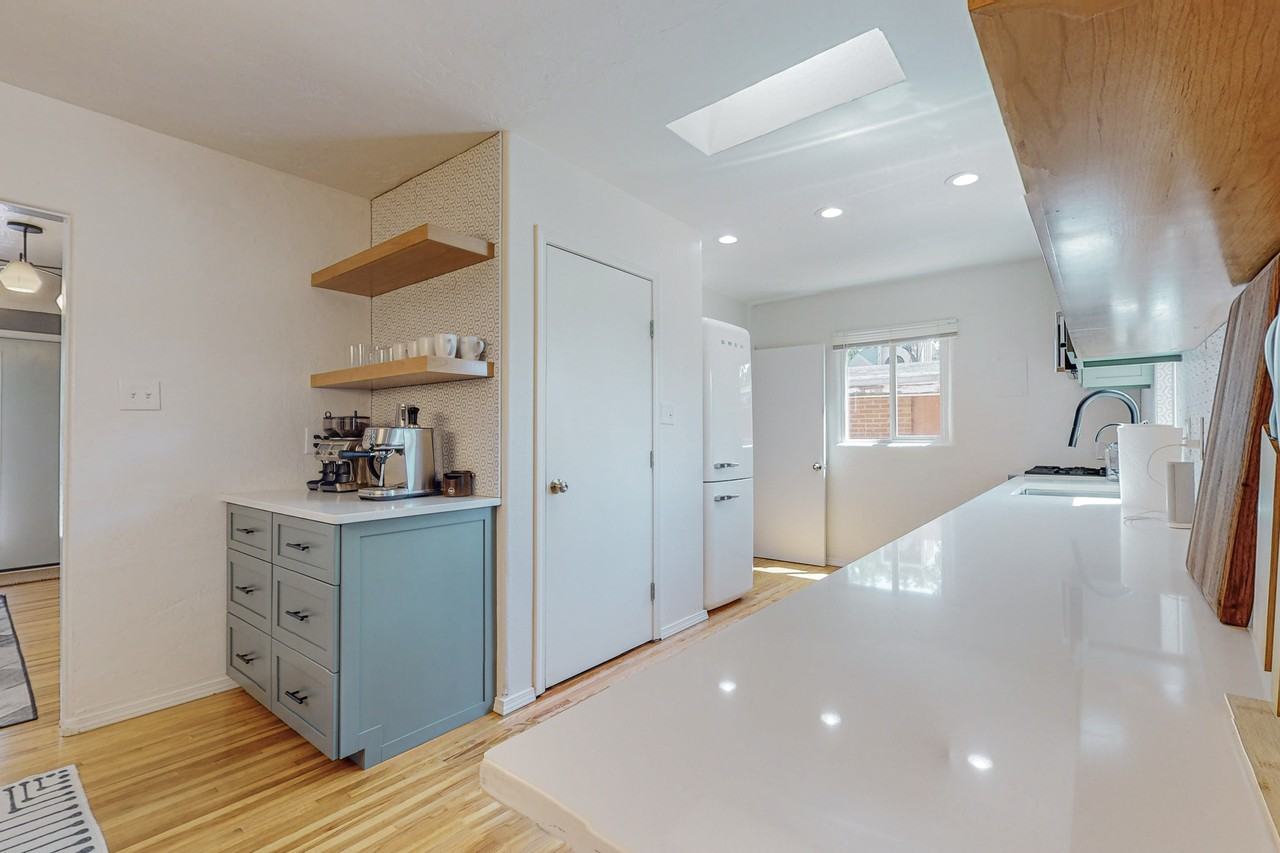837 Adams St Ne - Photo 4 of 50