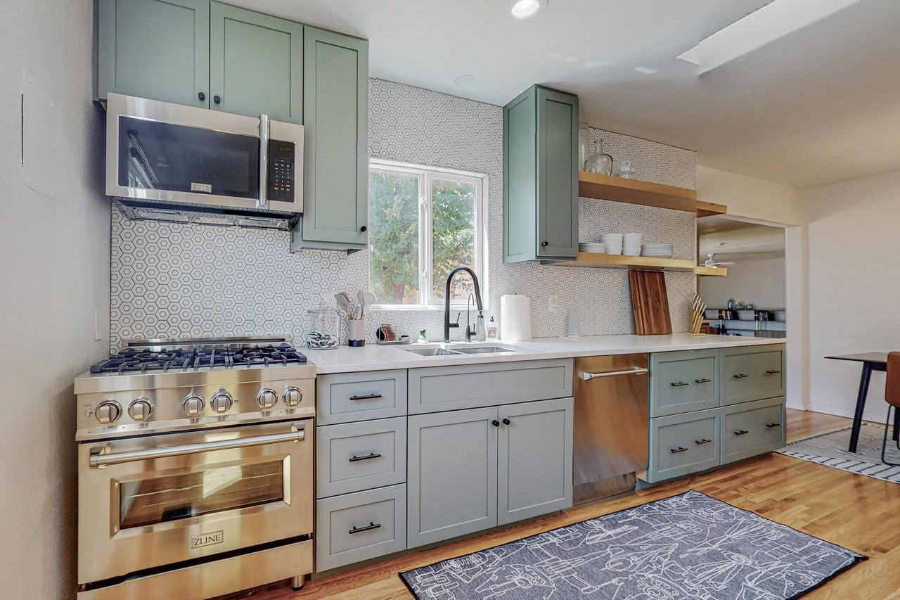 837 Adams St Ne - Photo 3 of 50