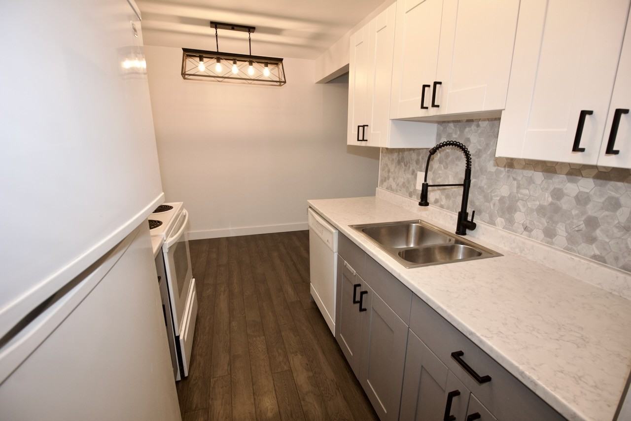 10001 123 St Nw - Photo 6 of 25