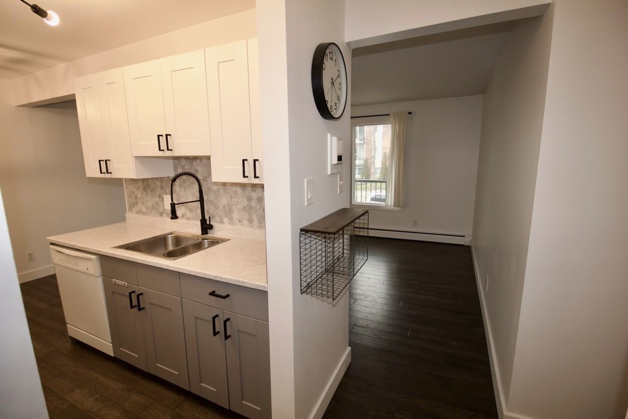 10001 123 St Nw - Photo 5 of 25