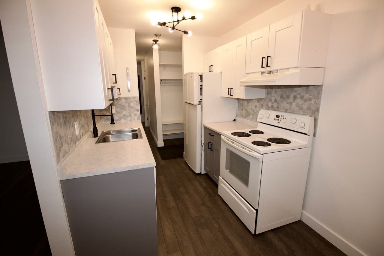 10001 123 St Nw - Photo 3 of 25