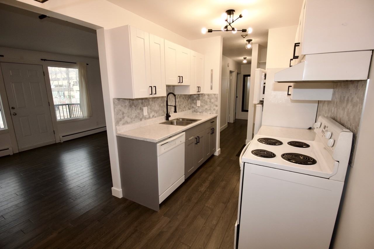 10001 123 St Nw - Photo 2 of 25