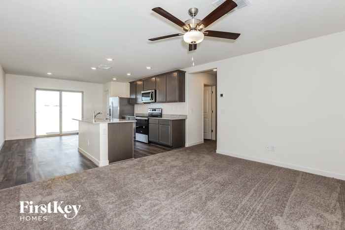 1050 W 20th St - Photo 2 of 16