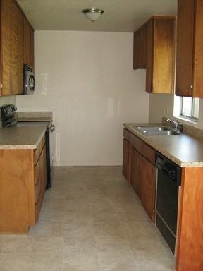 2751 Pepper St - Photo 2 of 5