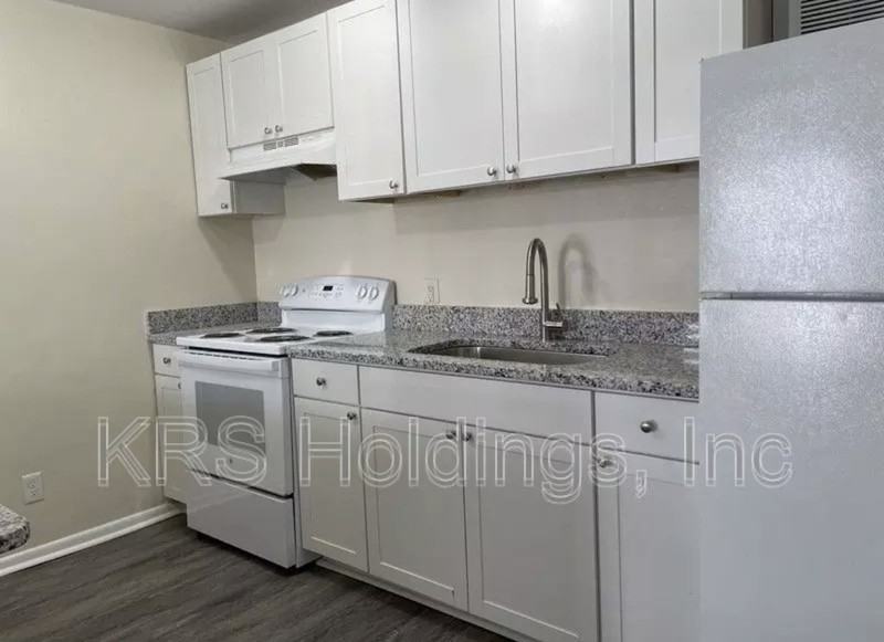 605 W Ocean View Ave #6 - Photo 3 of 9