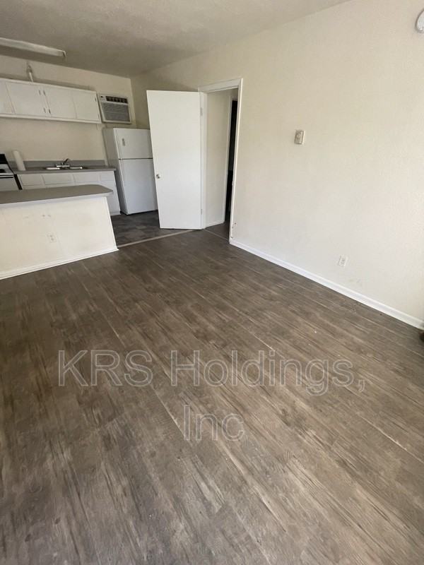 611 W Ocean View Ave #6 - Photo 7 of 8