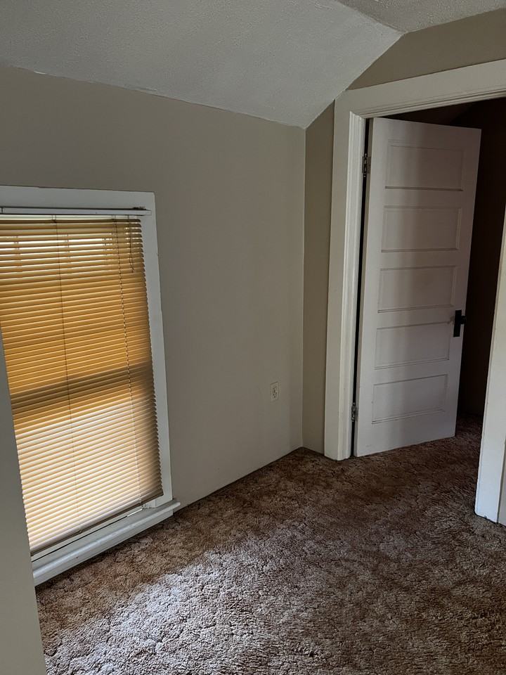 400 Nelson St #2 - Photo 3 of 22