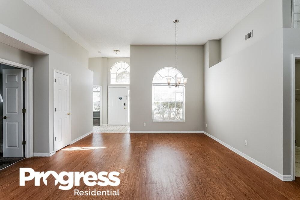 28715 Cottagewood Dr - Photo 3 of 16