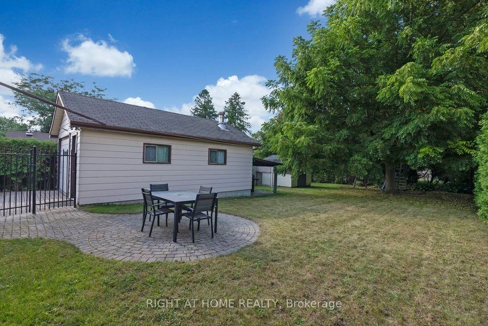 244 Seneca Avenue - Photo 3 of 20