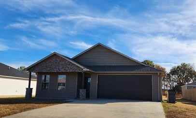 202 Stacy Dr - Photo 2 of 10