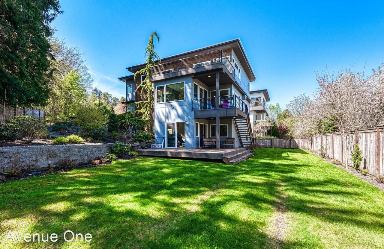 5002 Ivanhoe Pl Ne - Photo 2 of 35