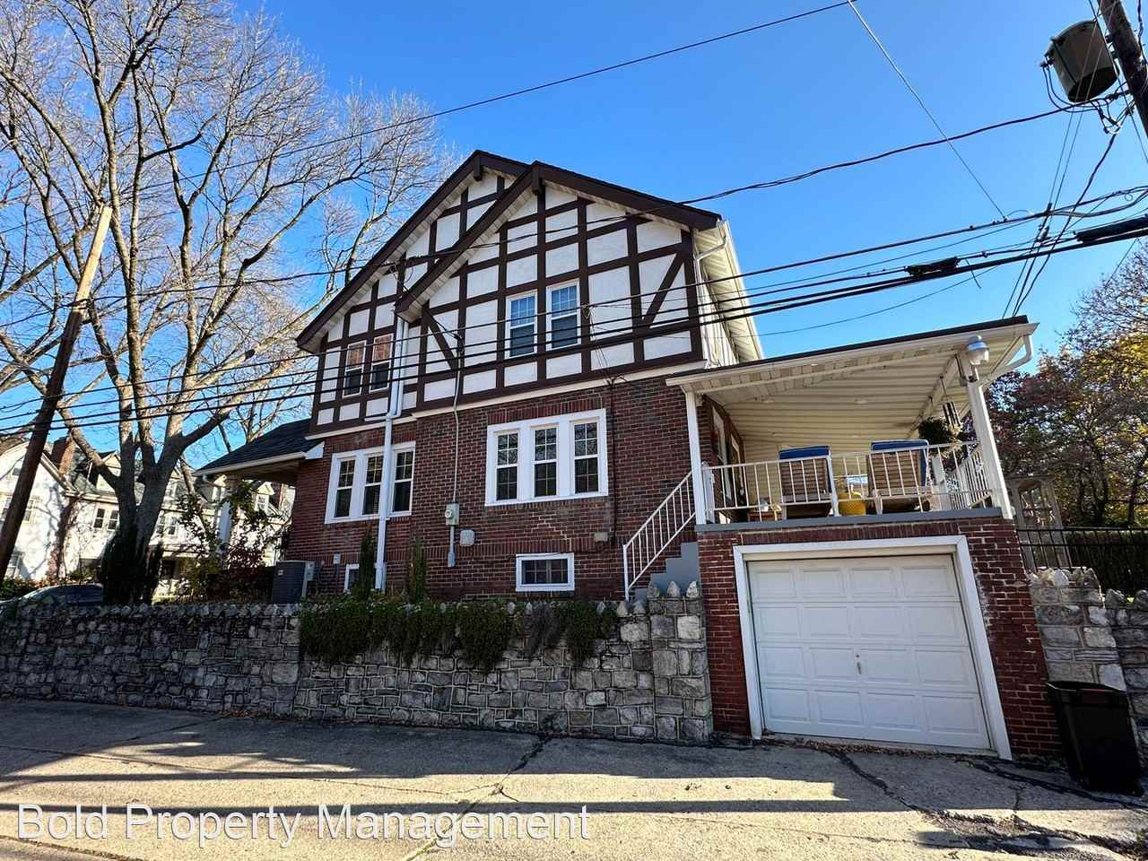 942 Franklin St - Photo 3 of 20