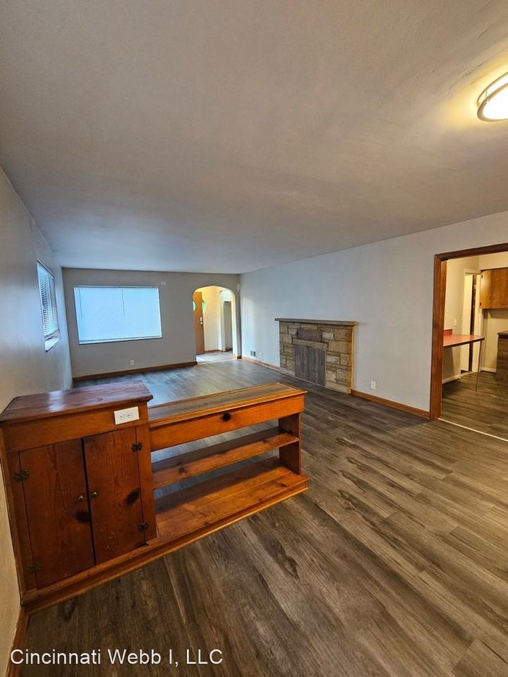 901 Matthews Dr - Photo 3 of 13