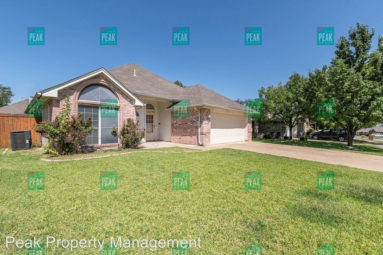 2130 Ridgecliff Dr - Photo 2 of 25