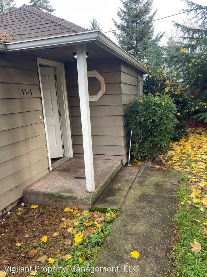 3314 E 18th St - Photo 3 of 19