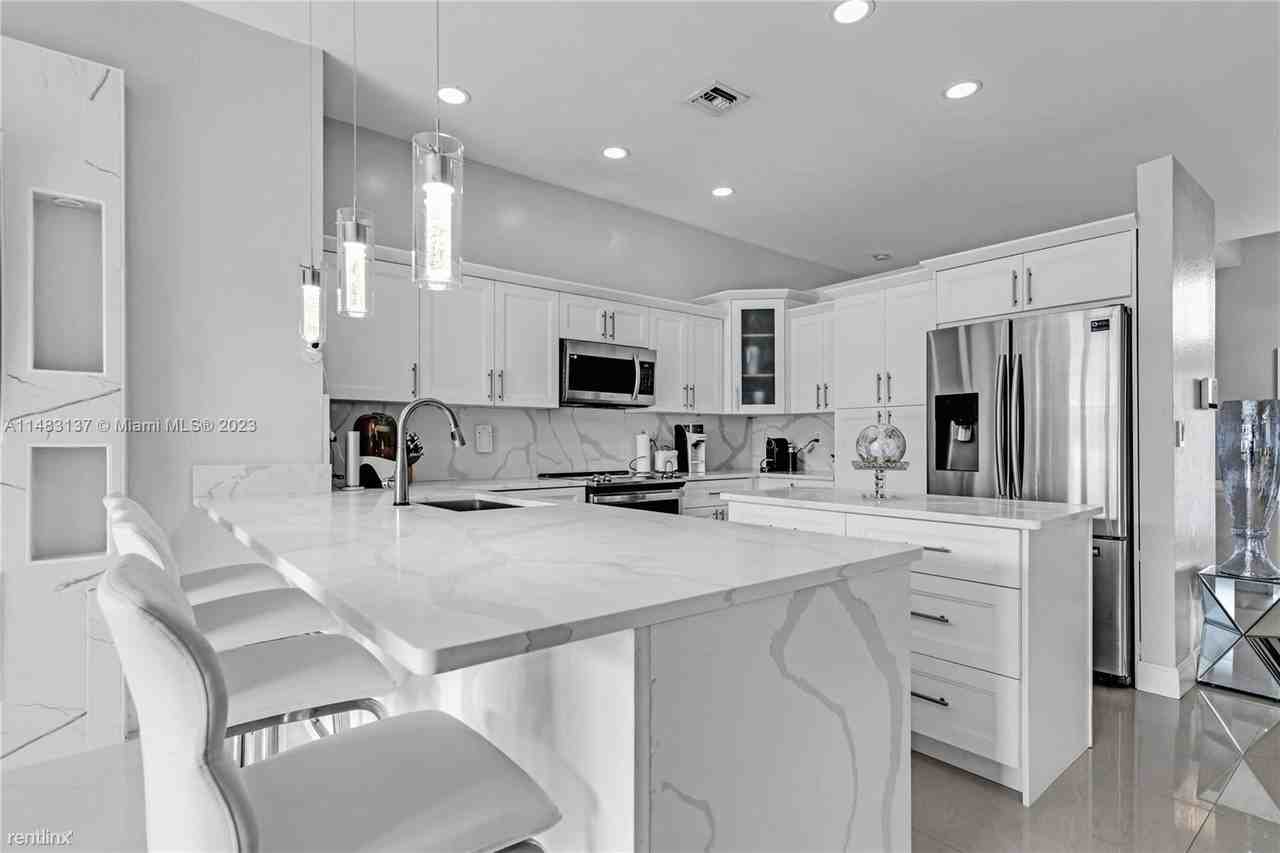 15822 Sw 140th St - Photo 2 of 7