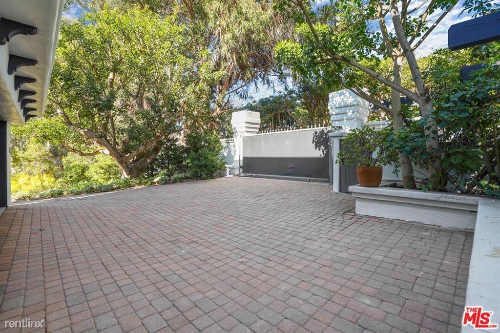 6611 Portshead Rd - Photo 3 of 10